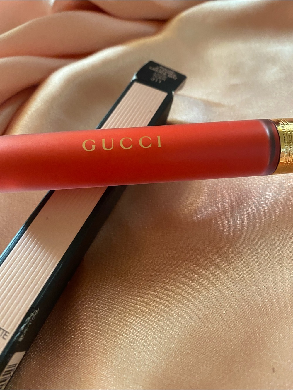 Gucci limited colour Liquid Matte Lip Color — Vibrant Red with Gold Cap - Picture 2 of 3